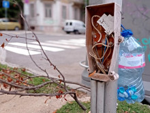 Вандали трошат ел. кутиите на уличните лампи във Варна