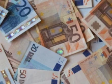 Таксите в системата на образованието вече и в евро