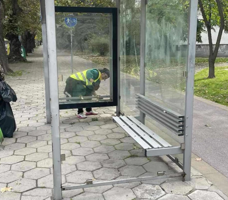 В "Западен" ловят псевдохудожници, драскащи по спирки