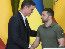 Зеленски и испанският премиер обсъждат стъпки за укрепване на отбраната на Украйна