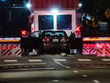 Автомобил се удари в бариерата пред Белия дом