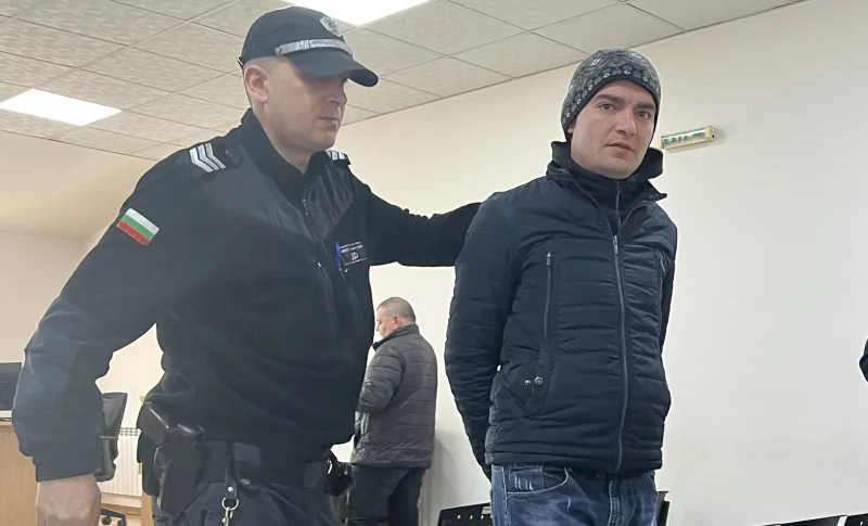 Млад мъж мами на поразия в сайтове за коли
