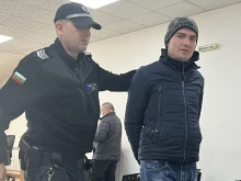 Млад мъж мами на поразия в сайтове за коли