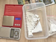Близо 7 кг наркотици са иззети при акция в София, задържани са трима мъже и жена