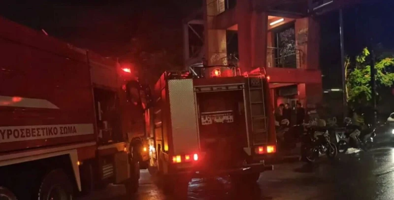Пожар избухна в магазин "Джъмбо" край Атина, открито е взривно устройство