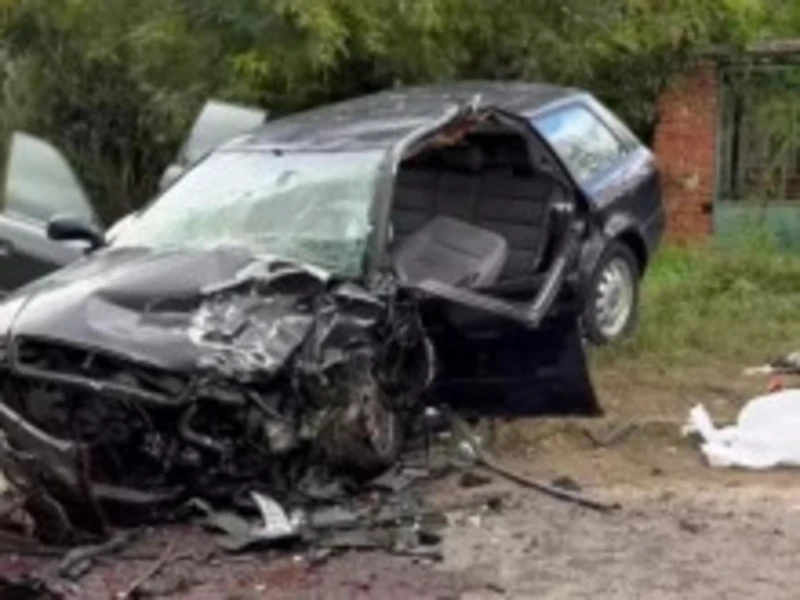 Мъртво пиян шофьор се заби в товарен автомобил в Пиринско