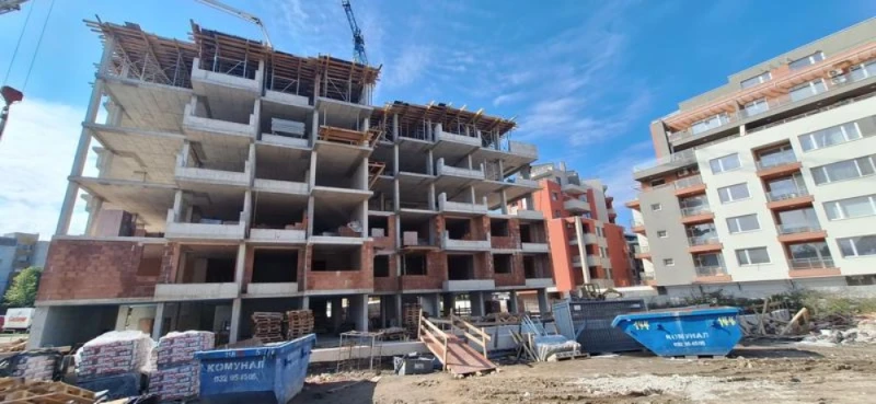 Продавачите на имоти в България завишават цените с 20–30% преди влизането в еврозоната