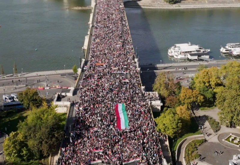 Хиляди поддръжници на Орбан се събраха в Будапеща