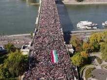 Хиляди поддръжници на Орбан се събраха в Будапеща