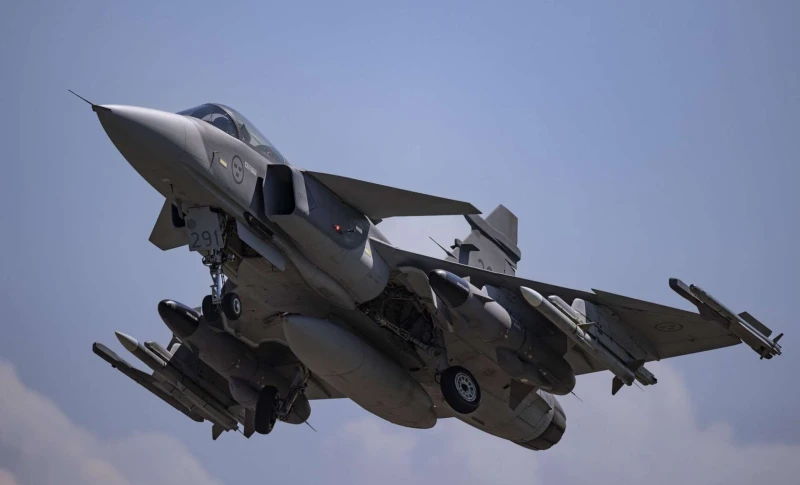 Свитан: Gripen са по-изгодни за Киев от американските F-16, а двеста изтребителя ще покрият нуждите на украинските ВВС