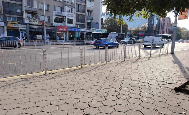 Монтираха нови преградни пана на ключови пътни артерии в Пловдив