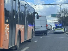 Верижна катастрофа с пострадал моторист затруднява движението по столичния бул. "Цариградско шосе"