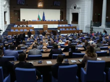 "Отсъствие без бележка": Над 100 депутати пропуснали заседания през септември