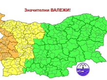 Опасно време, гръмотевици и обилни валежи утре! НИМХ обяви предупредителни кодове