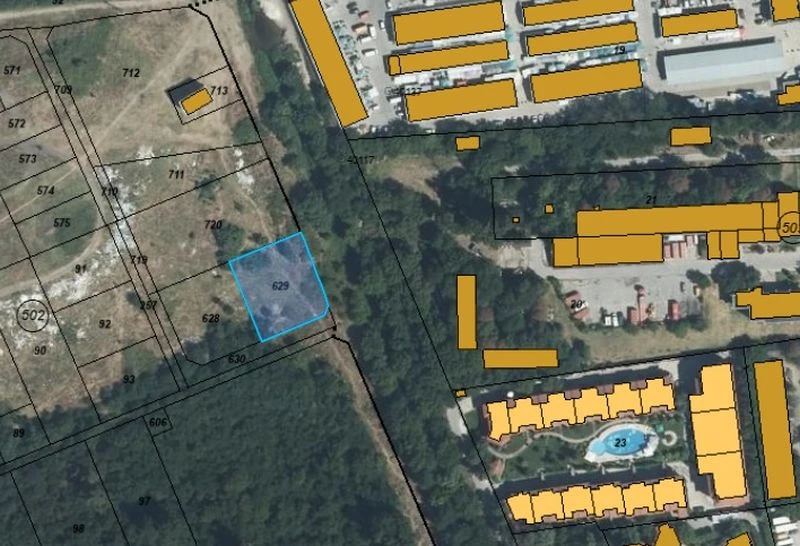Продават терен за 350 800 лева в район в Пловдив