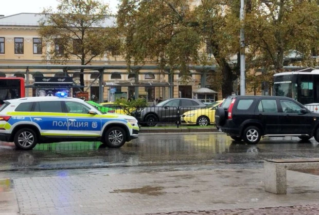 Два автомобила се удариха в района на Централна гара в Пловдив