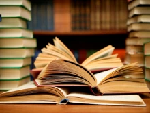 Варненка поиска да си купи книга, но цената я спря, тогава непознато момиче направи нещо неочаквано