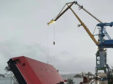 Плаващ кран се преобърна в Севастопол, има загинали и ранени