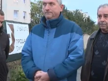 Къща в столичния кв. "Обеля" се руши заради строеж на съседен имот