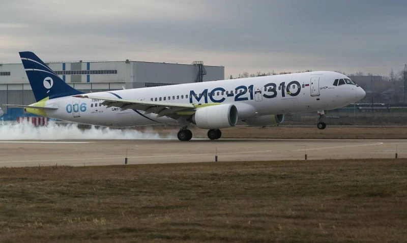Напълно без вносни части: Руският пътнически самолет MC-21 извърши тестов полет