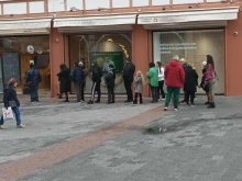Ежедневни опашки пред чейндж бюро на Главната в Пловдив