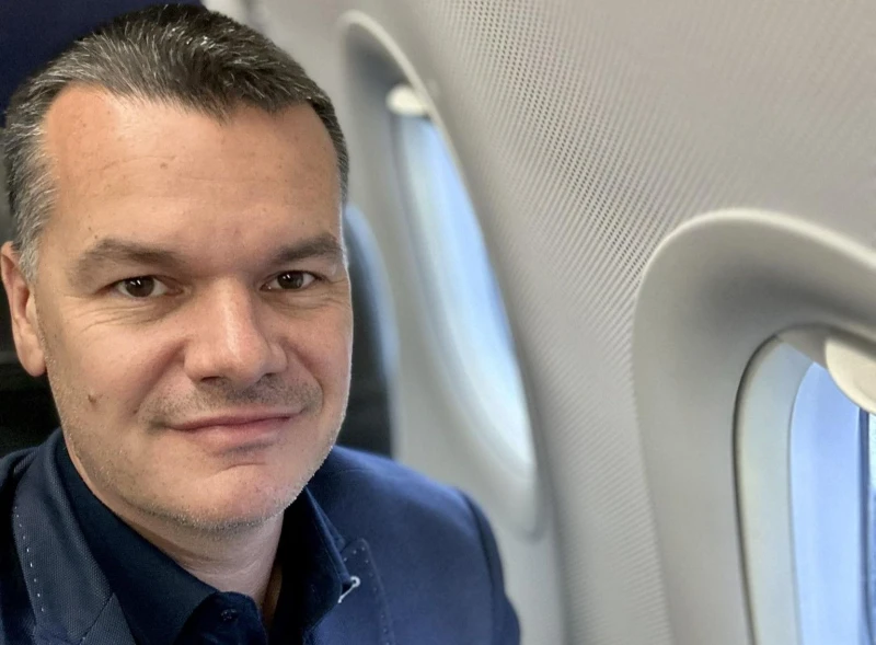 Професионален пилот: Полезно е да седнеш отново на "другата страна" – за да усетиш какво чувстват хората, на които обикновено ти вдъхваш спокойствие