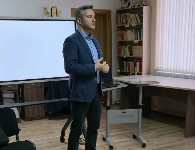 Кристиан Вигенин проведе откровен разговор с ученици от Ямбол и Айтос за бъдещето на Европа и България