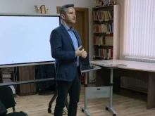 Кристиан Вигенин проведе откровен разговор с ученици от Ямбол и Айтос за бъдещето на Европа и България