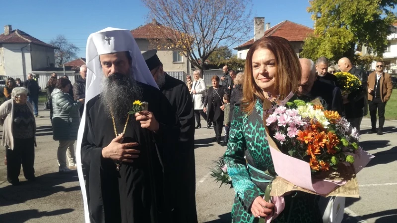 Нов физкултурен салон и 150 години просветно дело в село Крайници