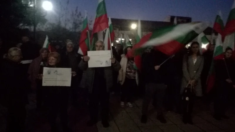 Протест в Сапарева баня в защита на общинското ВиК дружество