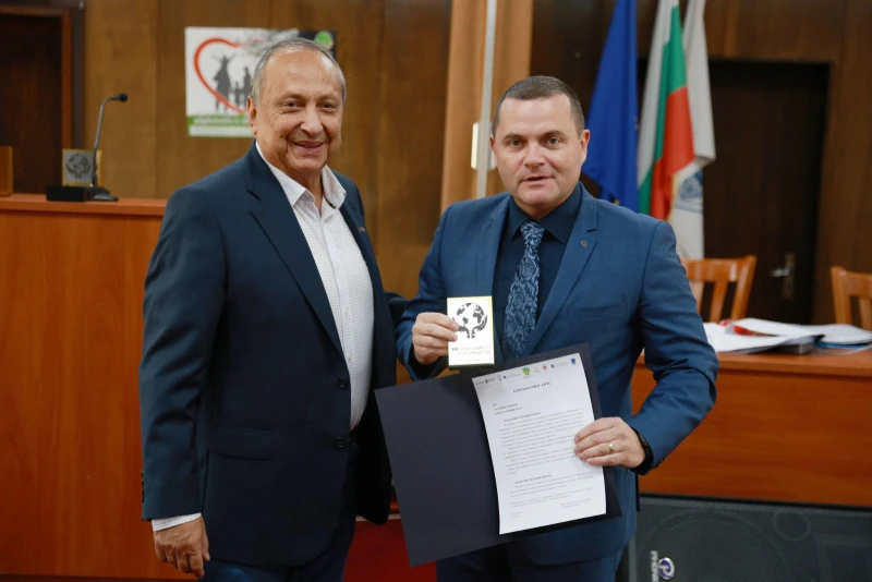 Кметът Пенчо Милков бе отличен за подкрепата си към инициативата "НЕзависими от зависимости"