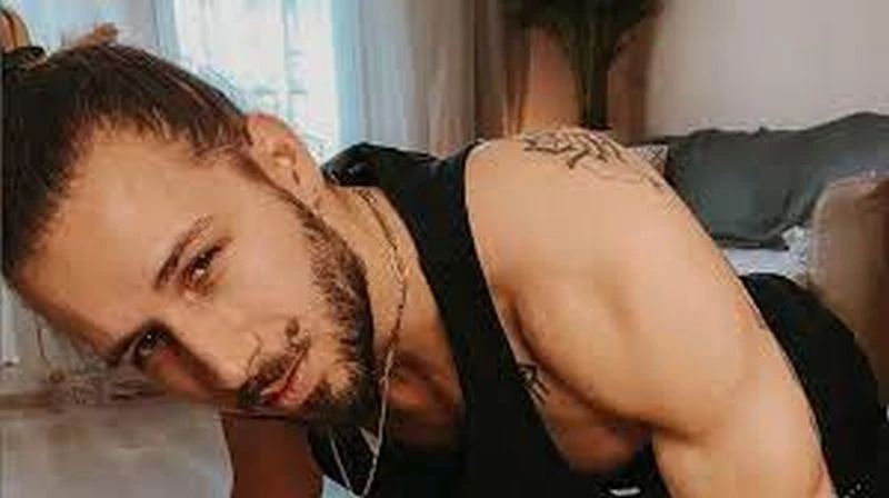 Папи Ханс за малко да си изяде боя