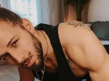 Папи Ханс за малко да си изяде боя