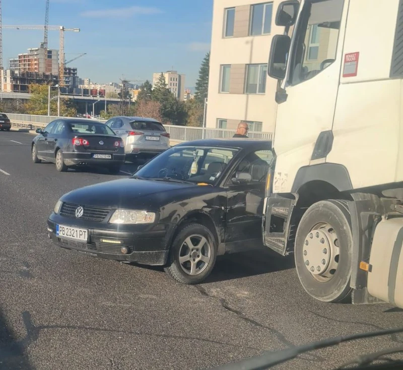 Катастрофа между кола и ТИР на един от входовете на Пловдив