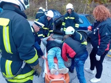 Учение за реакция при тежък пътен инцидент вдигна на крак пожарна, полиция и спешна помощ в Смолян