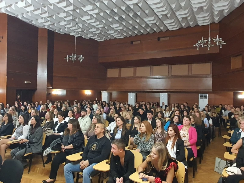 107 бургаски млади учители и 57 ментори бяха отличени за успешен старт в кариерата