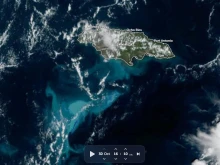 "Мелиса" промени цветовете на водите на Карибско море