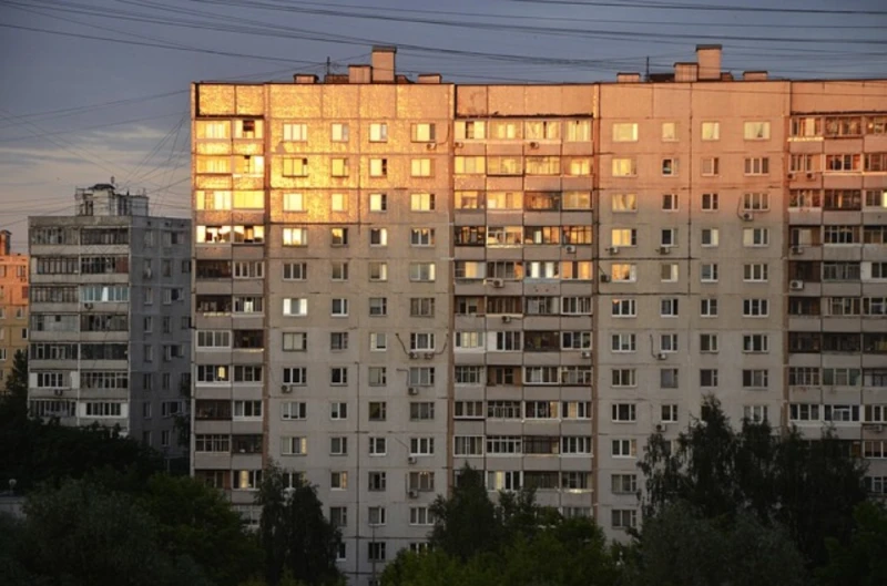 Панелният парадокс: Българите забогатяват, но живеят в сгради от времето на социализма