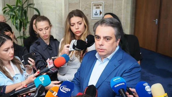 Асен Василев: Борисов достигна пенсионна възраст и започна да се грижи за пенсионерите 