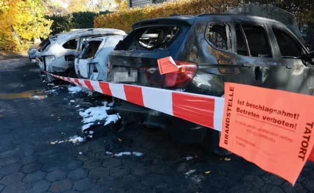 Властите в Хамбург разследват палеж на кола на висш член на "Алтернатива за Германия"