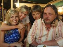 Известната съпруга на богат българин днес става на 58