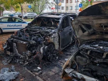 Автомобили изгоряха в "Смирненски" около полунощ