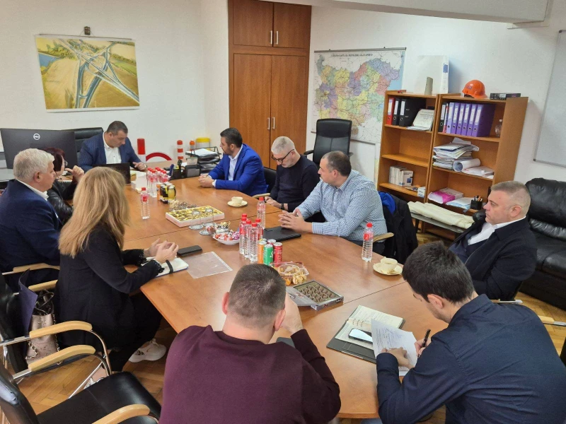 АПИ обещават до края на годината да завършат пътя до Първенец