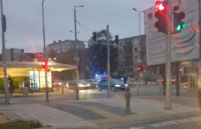 Инцидент в час пик на натоварено кръстовище в Пловдив
