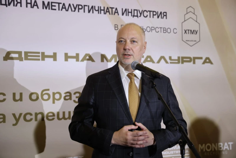 Премиерът: Обществото ни е като кошер, в който можем и да жужим, и да жилим, но трябва да правим мед