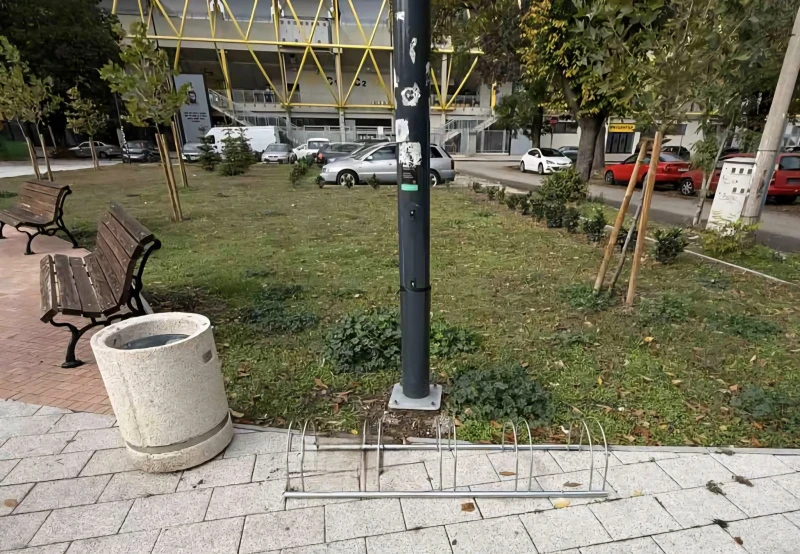 Монтираха нови велостойки в "Източен"