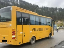 Водач на училищен автобус почина зад волана