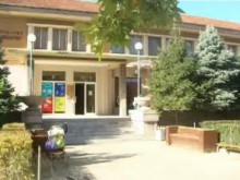 "Наркооп" няма да влезе във владение на читалището в "Прослав" поне още месец