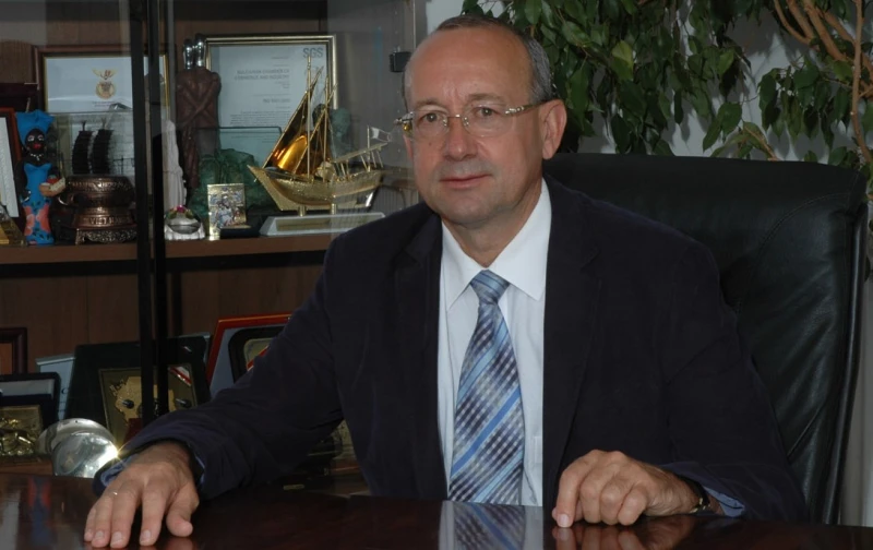 Симеонов: В България има близо 100 000 чиновници, които не плащат осигурителни вноски