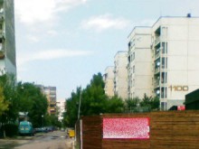 Възмутително: Улица в район "Южен" със законно заграден тротоар?